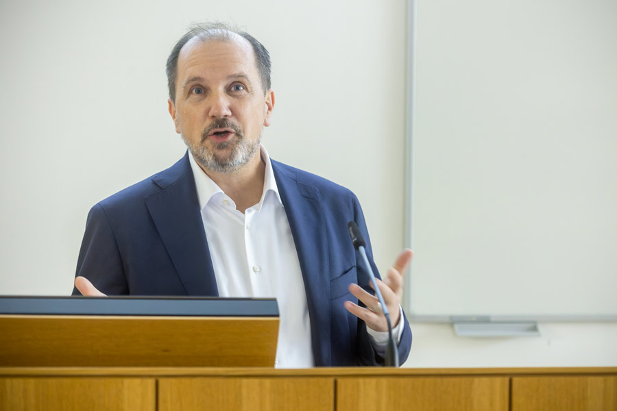 Prof. Björn Scheffler auf dem C-TNBS-Wissenschaftssymposium 2025